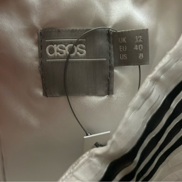 NWT ASOS,Bow-Front,B&WStriped,Twirl-able Dress,Excellent Condition, Size 8P - Picture 7 of 16